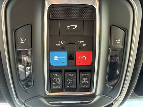 Certified 2025 Jeep Grand Cherokee Summit w/ Obsidian Package AWD/4WD image 36
