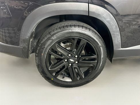 Used 2024 Chevrolet Trax ACTIV w/ Sunroof Package FWD image 11
