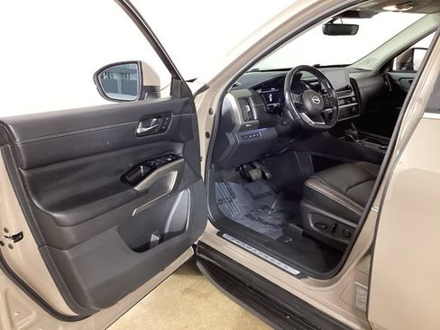 Used 2023 Nissan Pathfinder Platinum w/ Cargo Package AWD/4WD image 11