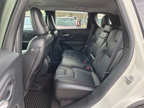 Used 2019 Jeep Cherokee Trailhawk AWD/4WD image 27