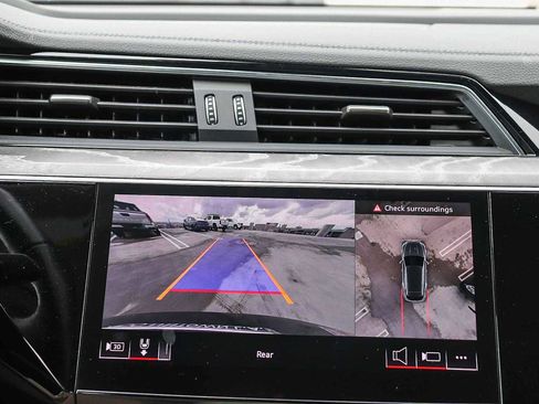 Used 2024 Audi Q8 e-tron Premium Plus image 35