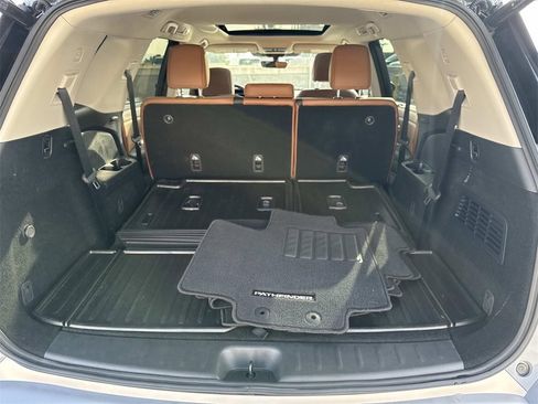 Used 2024 Nissan Pathfinder Platinum w/ Cargo Package image 5