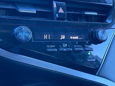 Used 2021 Toyota Camry SE image 21