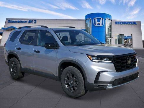 New 2025 Honda Pilot TrailSport image 7