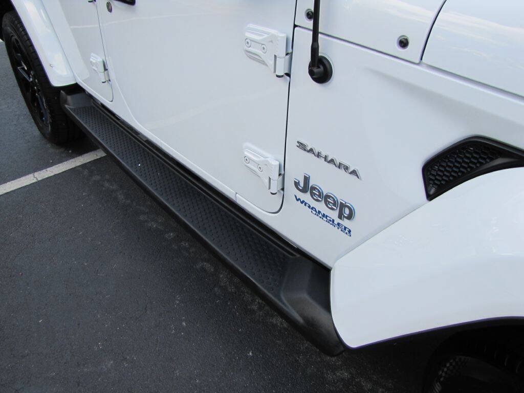 Used 2022 Jeep Wrangler Unlimited Sahara AWD/4WD image 27