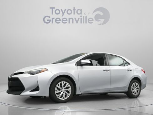 Used 2018 Toyota Corolla LE FWD image 2