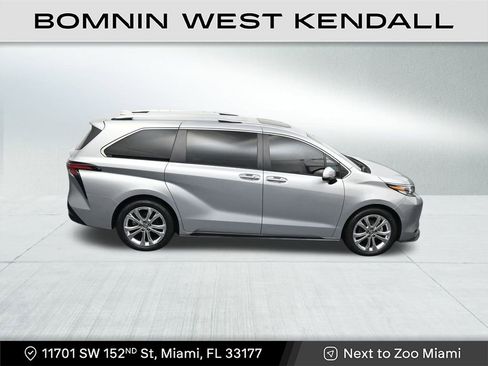 Used 2023 Toyota Sienna Platinum image 18