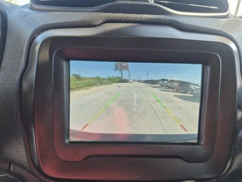 Used 2020 Jeep Renegade Altitude AWD/4WD image 27