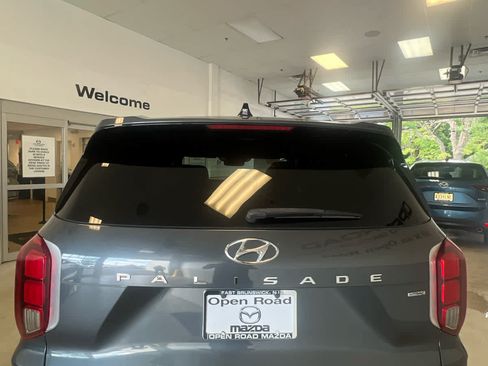 Used 2020 Hyundai Palisade Limited w/ Winter Weather Package AWD/4WD image 5