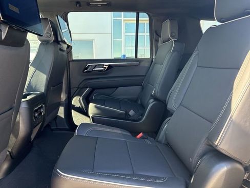 New 2026 Chevrolet Suburban Premier image 22