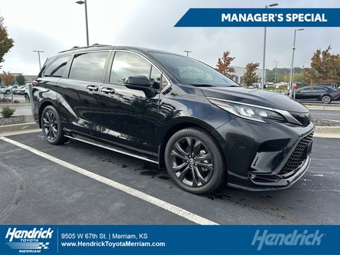 Certified 2023 Toyota Sienna XSE image 1