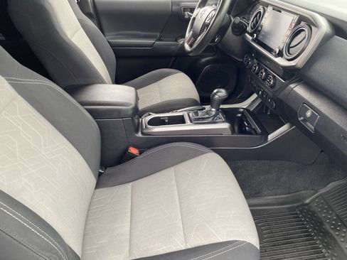 Used 2020 Toyota Tacoma TRD Sport w/ Technology Package image 11