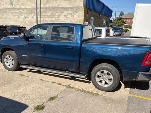 Used 2024 RAM 1500 Laramie AWD/4WD image 11