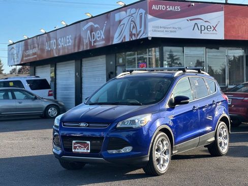 Used 2014 Ford Escape Titanium w/ Equipment Group 401A AWD/4WD image 2