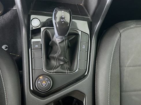 Used 2024 Volkswagen Taos SE image 25