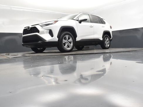 Used 2022 Toyota RAV4 XLE image 39