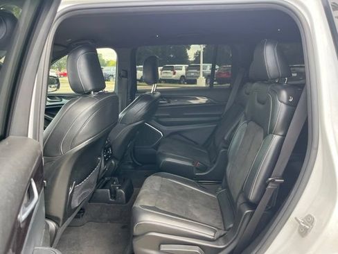 Used 2022 Jeep Grand Cherokee L Laredo AWD/4WD image 26