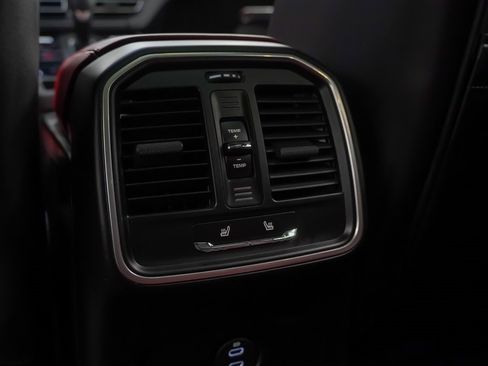 Used 2025 Porsche Macan image 20