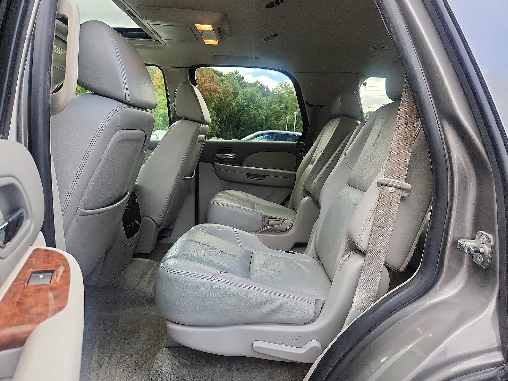 Used 2008 Chevrolet Tahoe LTZ w/ LTZ Preferred Equipment Group AWD/4WD image 16