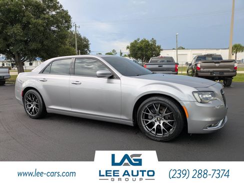 Used 2017 Chrysler 300 S RWD image 1