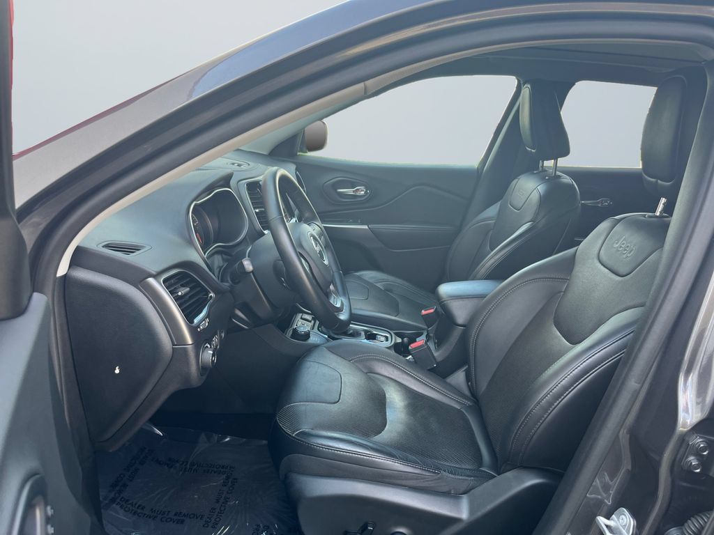 Used 2019 Jeep Cherokee Limited AWD/4WD image 9