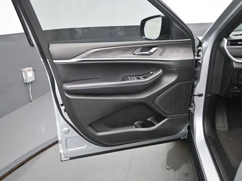 Used 2024 Jeep Grand Cherokee L Limited w/ Luxury Tech Group II image 12