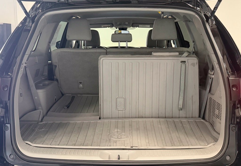 Used 2019 Toyota Highlander LE FWD image 25