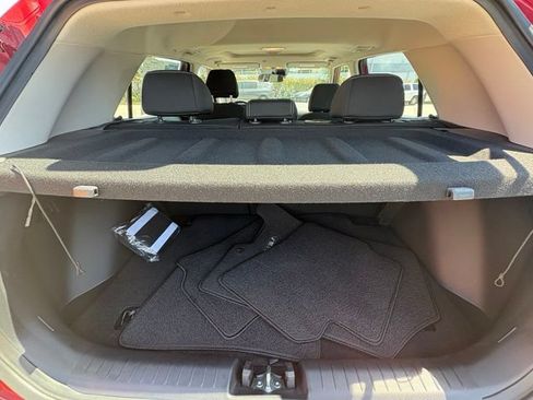 Used 2025 Hyundai Venue SEL FWD image 11