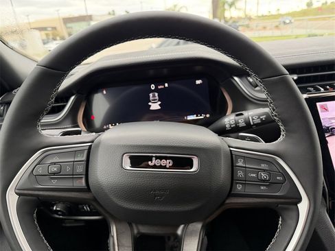 New 2025 Jeep Grand Cherokee Limited image 23