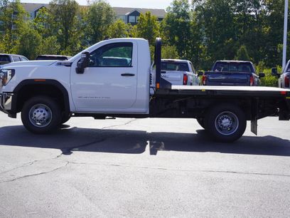 New 2025 GMC Sierra 3500 Pro w/ Convenience Package