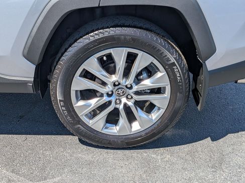 Used 2025 Toyota RAV4 XLE Premium FWD image 9