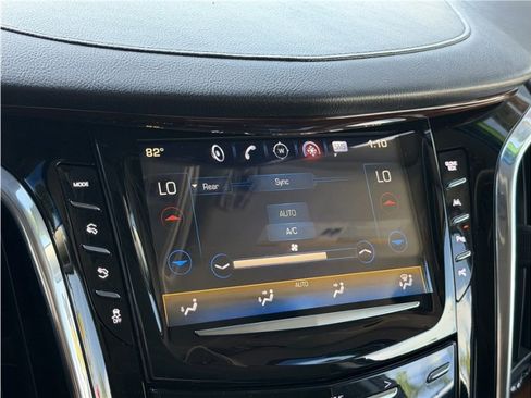 Used 2018 Cadillac Escalade ESV Luxury RWD image 50