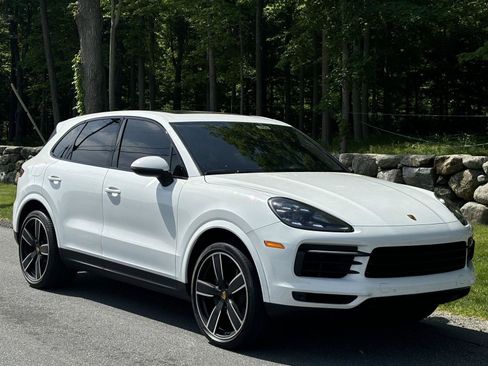 Used 2019 Porsche Cayenne w/ Premium Plus Package AWD/4WD image 19