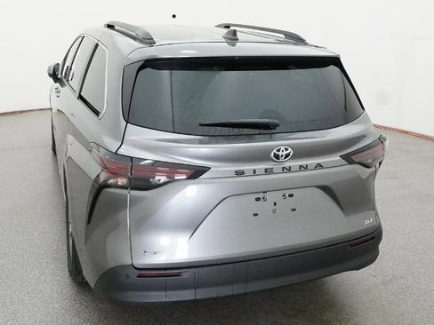 New 2026 Toyota Sienna XLE FWD image 8