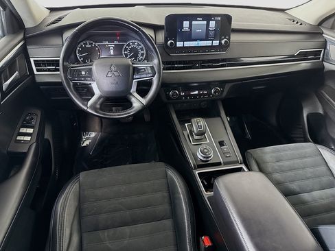 Used 2022 Mitsubishi Outlander SE image 17