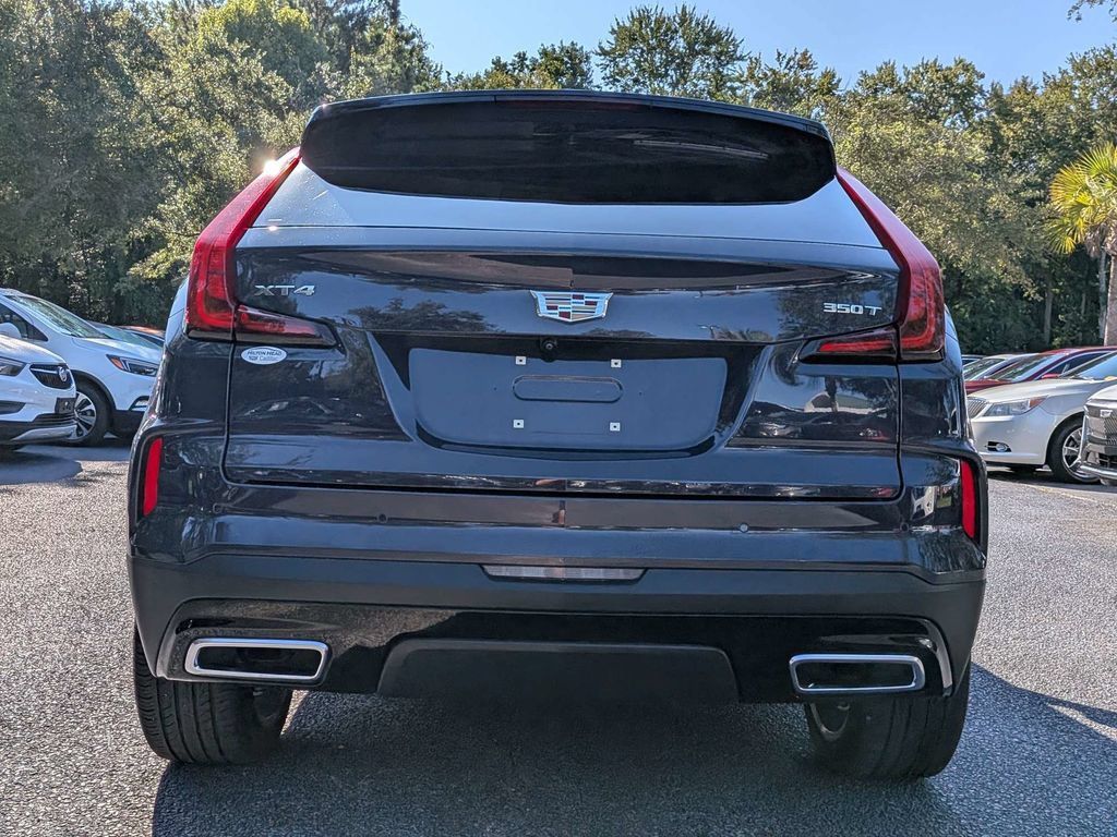 Used 2025 Cadillac XT4 Premium Luxury FWD image 6