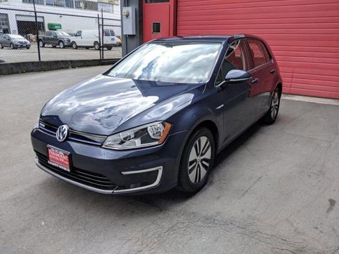Used 2016 Volkswagen e-Golf SE w/ DC Fast Charging Package image 6