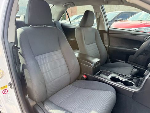 Used 2017 Toyota Camry LE FWD image 19