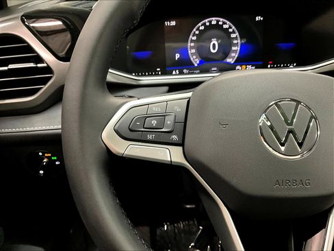 New 2026 Volkswagen Taos SE image 17