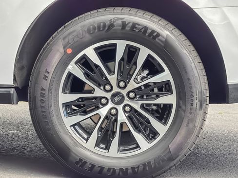 Used 2025 Ford Expedition Platinum AWD/4WD image 27