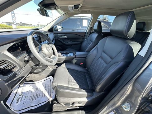 Used 2023 Nissan Rogue Platinum w/ Platinum Premium Package image 11