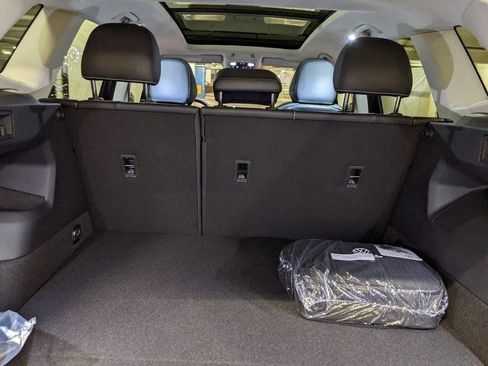 New 2026 Volkswagen Tiguan SE image 28