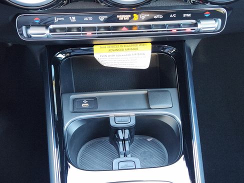 New 2026 Mercedes-Benz GLB 250 4MATIC image 19