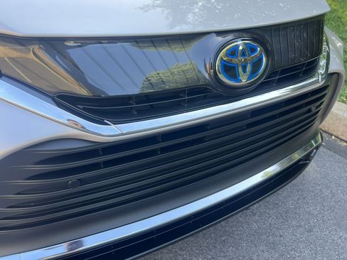 Used 2024 Toyota Venza XLE AWD/4WD image 58