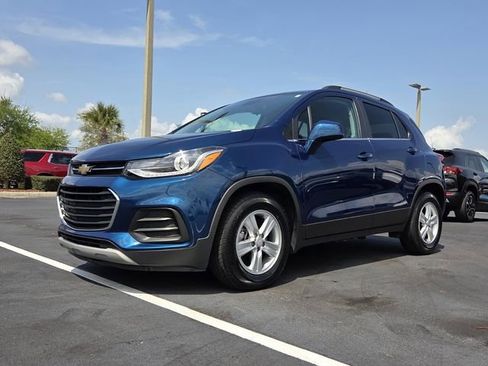 Used 2020 Chevrolet Trax LT image 2