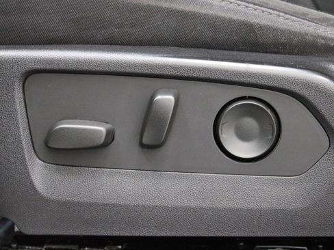 Used 2023 Chevrolet Colorado Trail Boss image 17