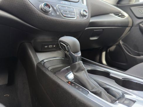 Used 2022 Chevrolet Malibu LT FWD image 9