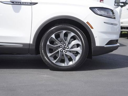 Used 2022 Lincoln Nautilus Reserve image 4