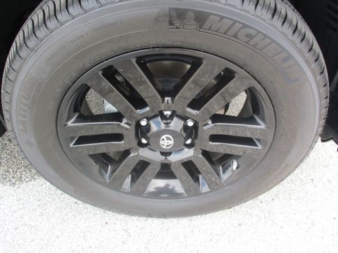 Used 2019 Toyota 4Runner Limited AWD/4WD image 9