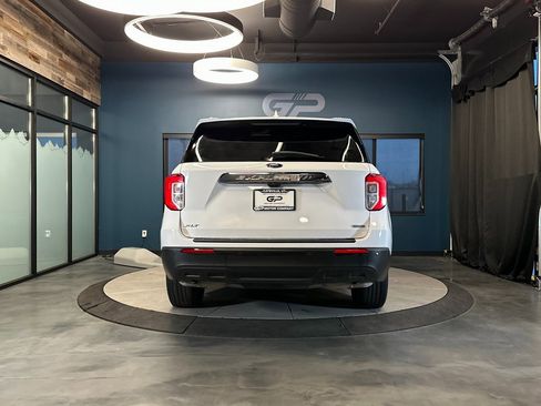 Used 2020 Ford Explorer XLT image 4